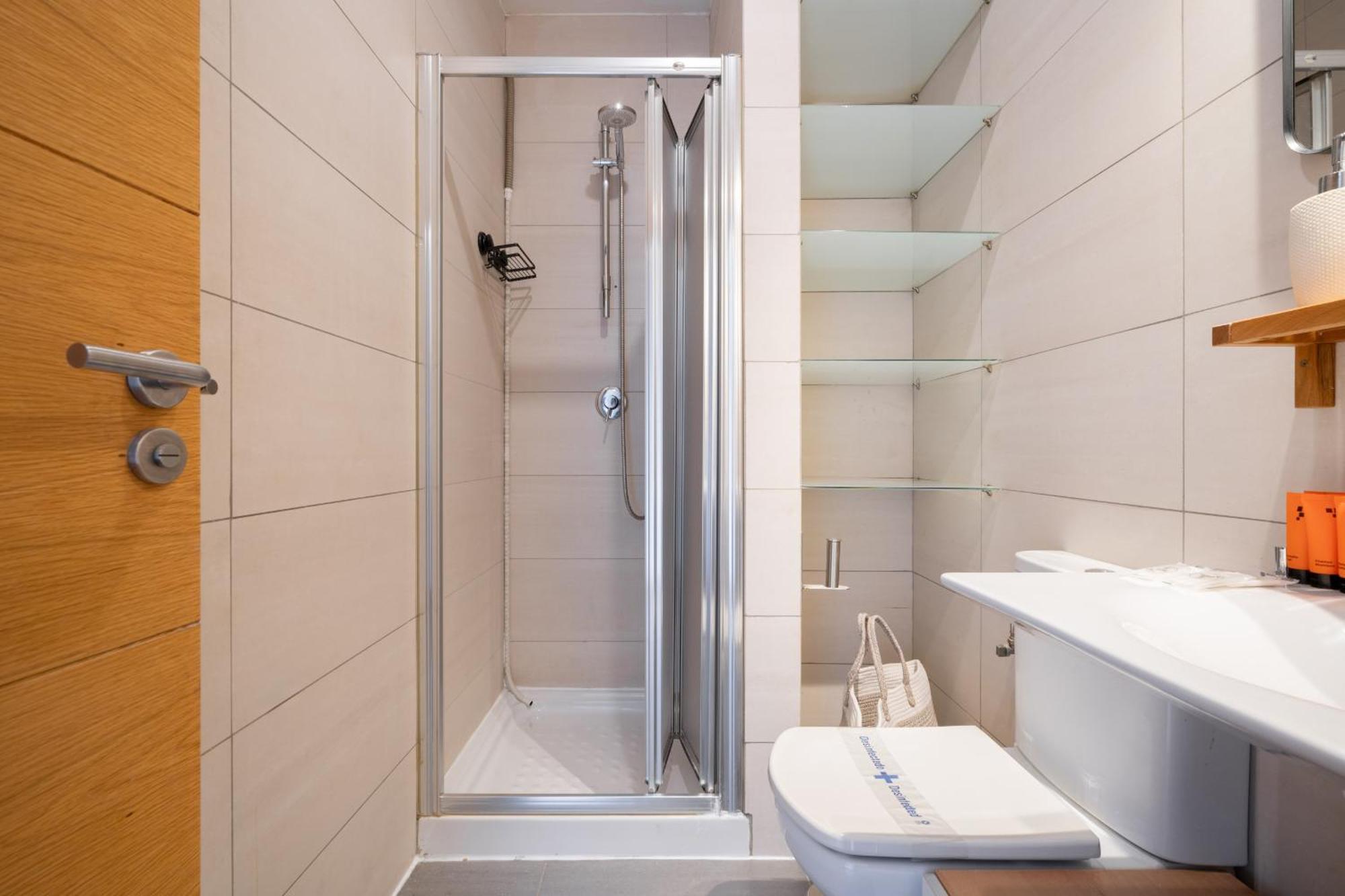 Apartamento Exterior En Lavapies Alquiler Temporal มาดริด ภายนอก รูปภาพ